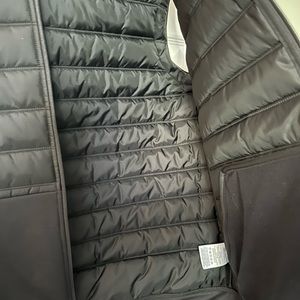 Nike Dri Fit Winterized Quilted Puffer Hooded Black Full Zip Vest size Large.